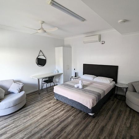 Escape On Lake Cairns Extérieur photo