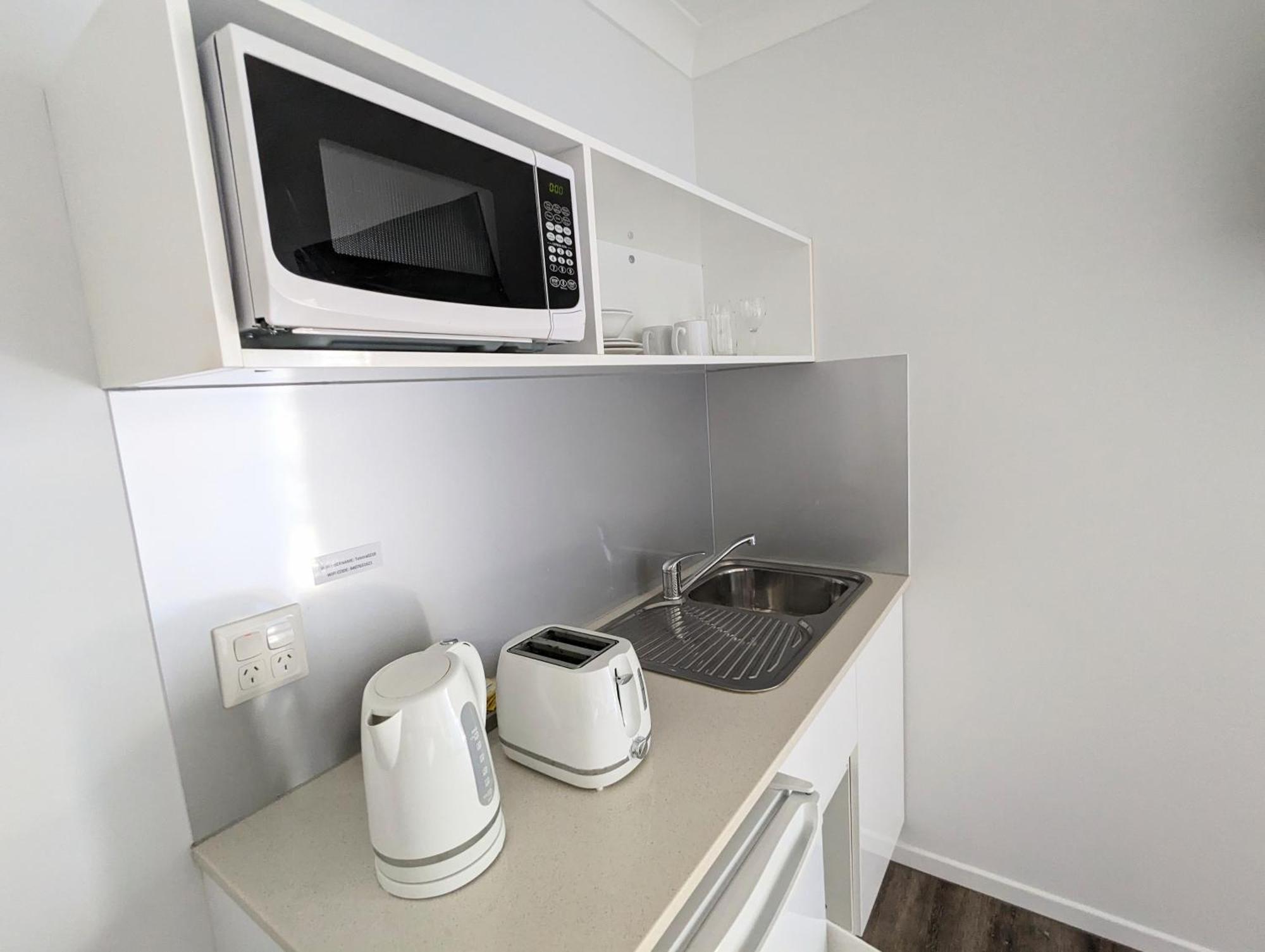Escape On Lake Cairns Extérieur photo