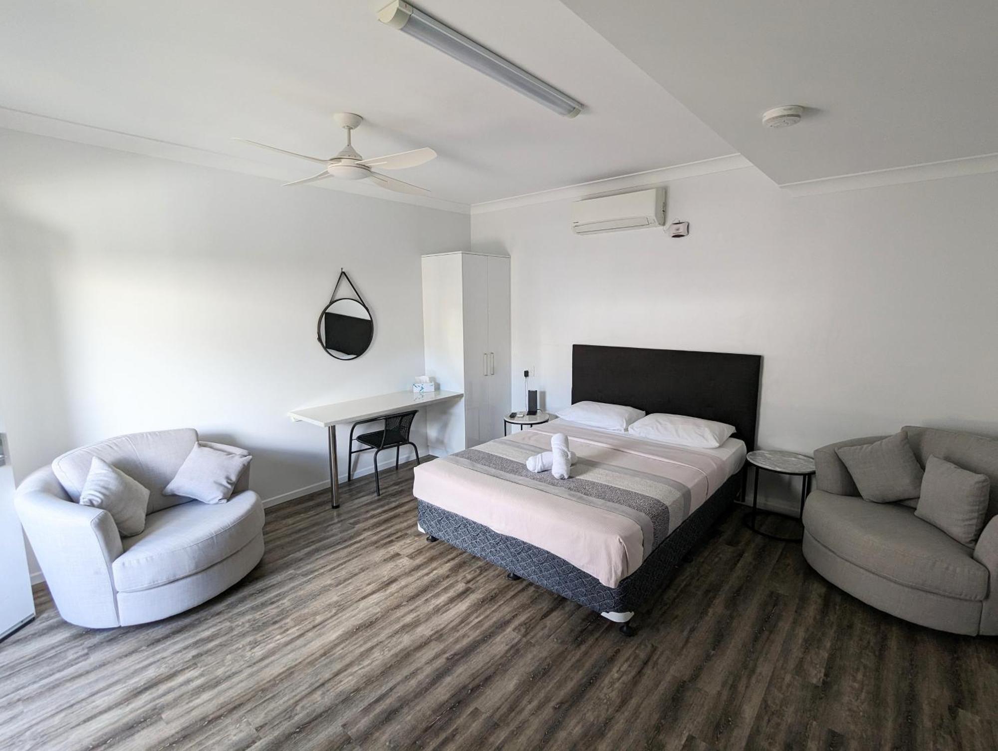 Escape On Lake Cairns Extérieur photo