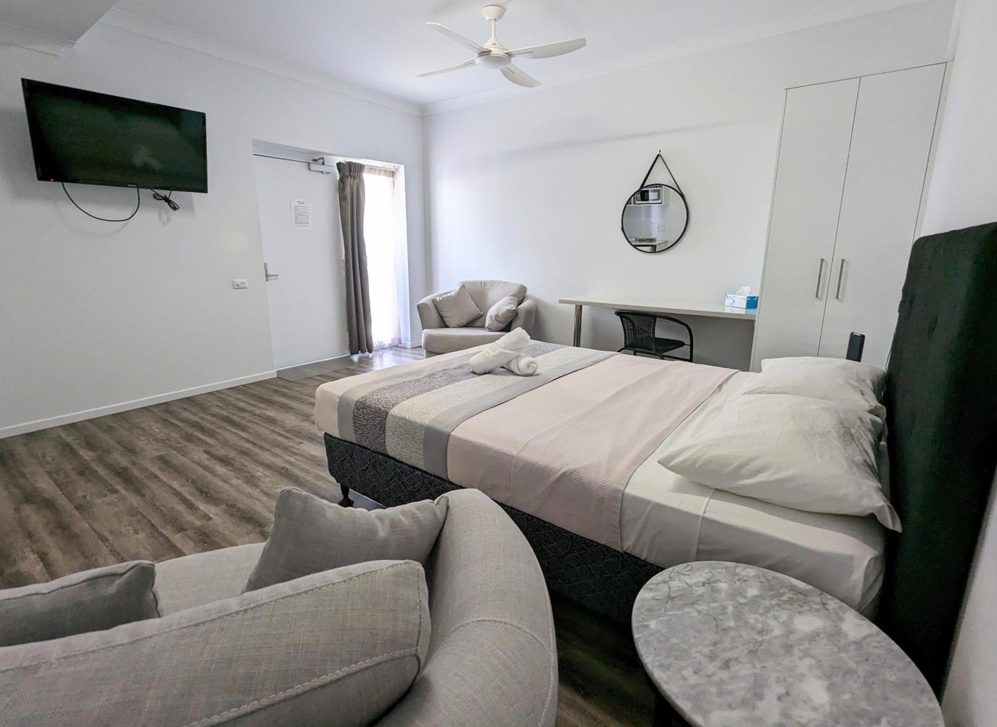 Escape On Lake Cairns Extérieur photo