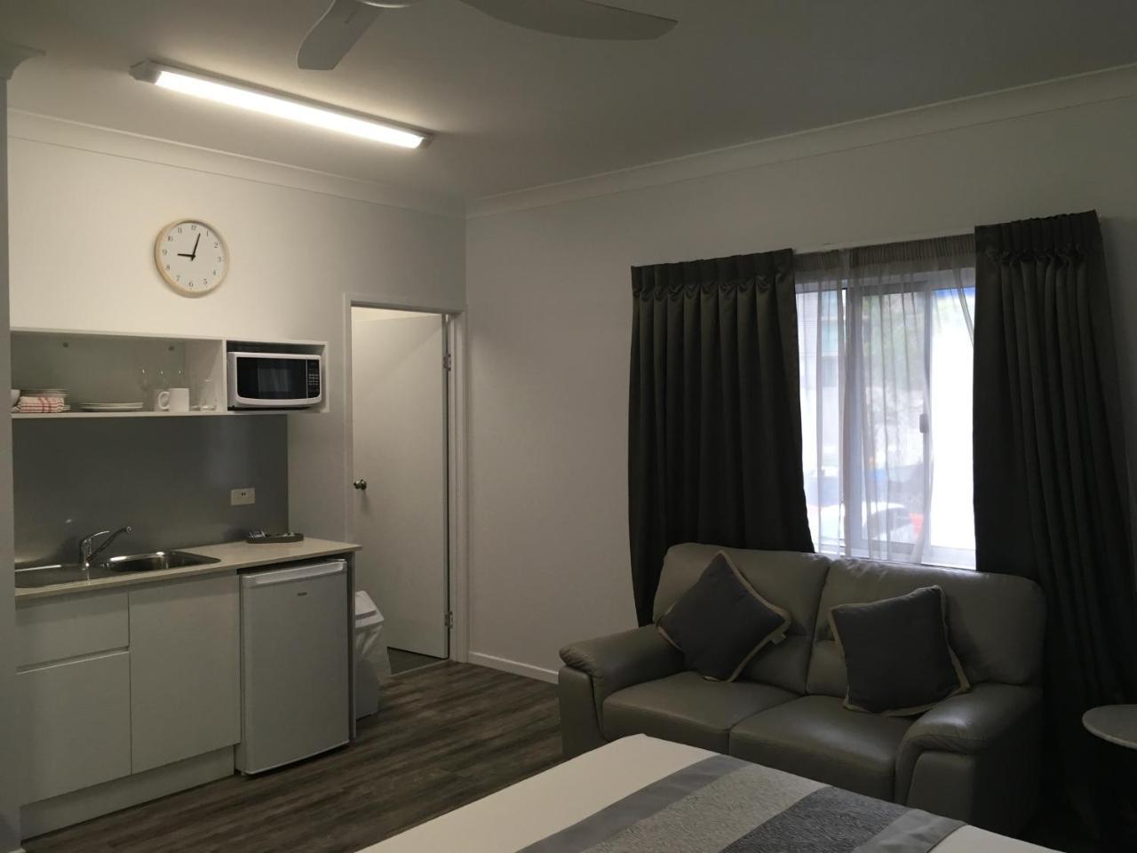 Escape On Lake Cairns Extérieur photo