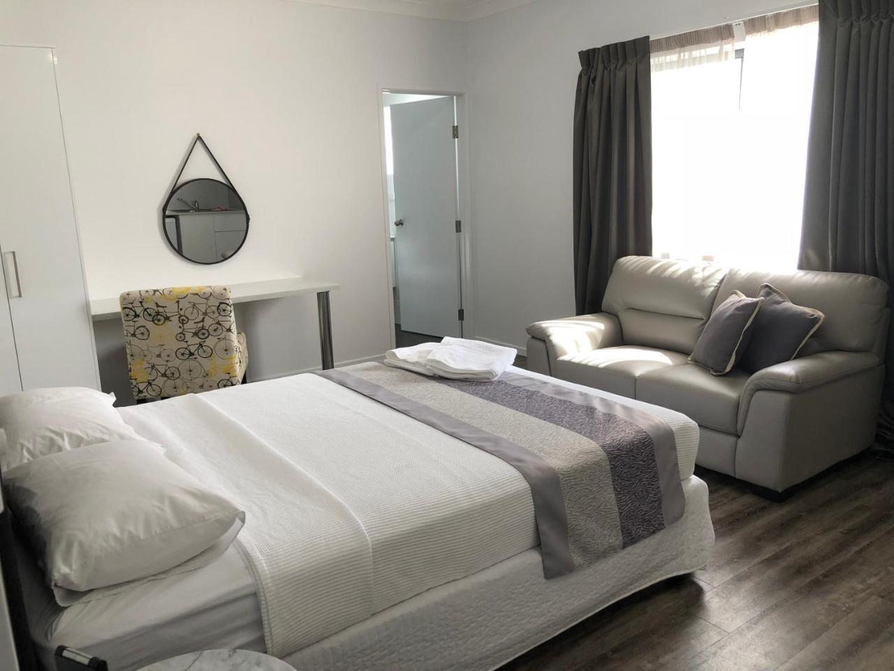 Escape On Lake Cairns Extérieur photo